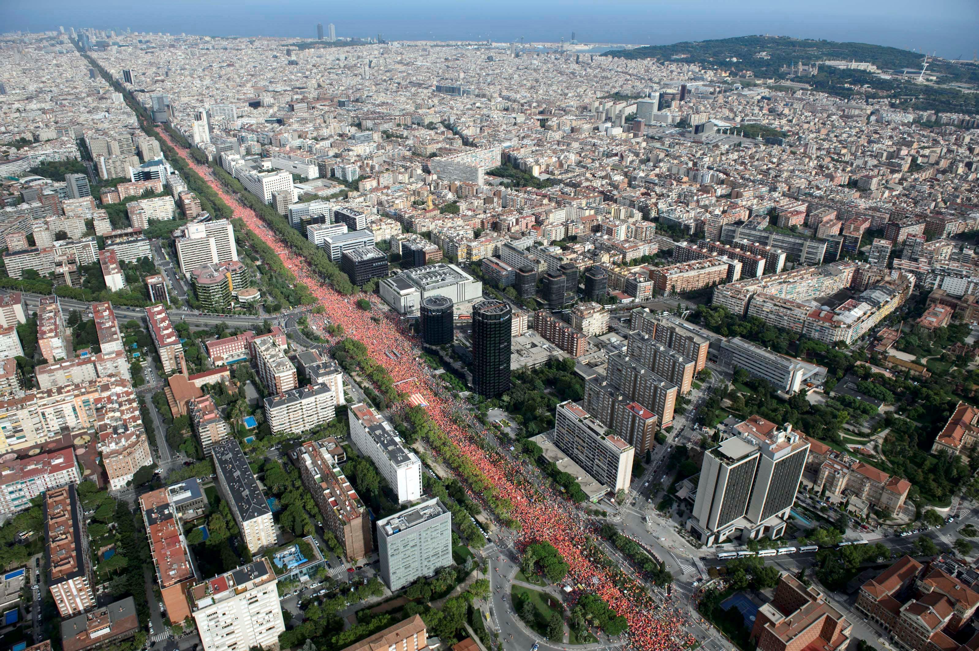 1 milyon Katalan sokaklara döküldü