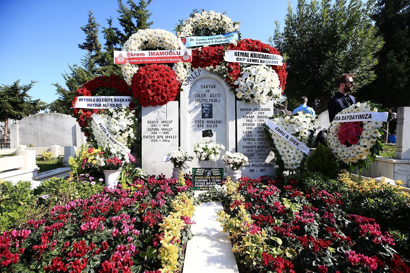 Usta foto muhabiri Ara Güler mezarı başında anıldı