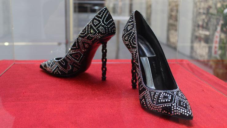 Fuardaki kadın ayakkabısı 65 bin liraya satıldı