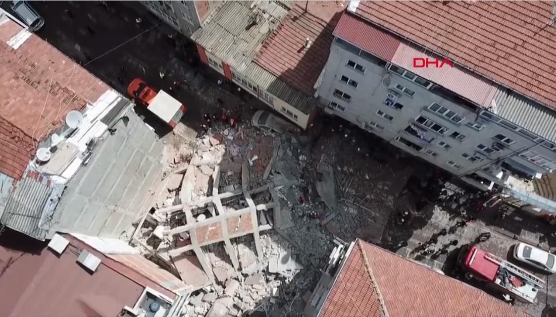 Son dakika... Zeytinburnunda bina çöktü