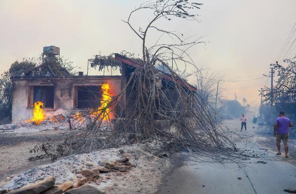Son dakika: Manavgattaki yangında can kaybı artıyor 3 kişi hayatını kaybetti