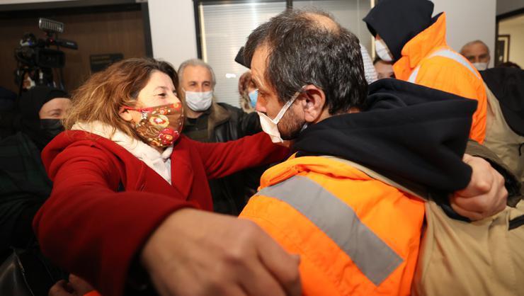 Kaçırılan 15 denizciyi İstanbulda Çavuşoğlu karşıladı