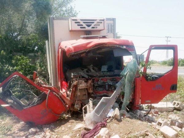 Muğlada kontrolden çıkan kamyon kaza yaptı: 1 ölü, 1 yaralı