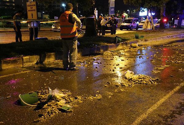 Antalyada kamyonet devrildi: 1 ölü, 1 yaralı