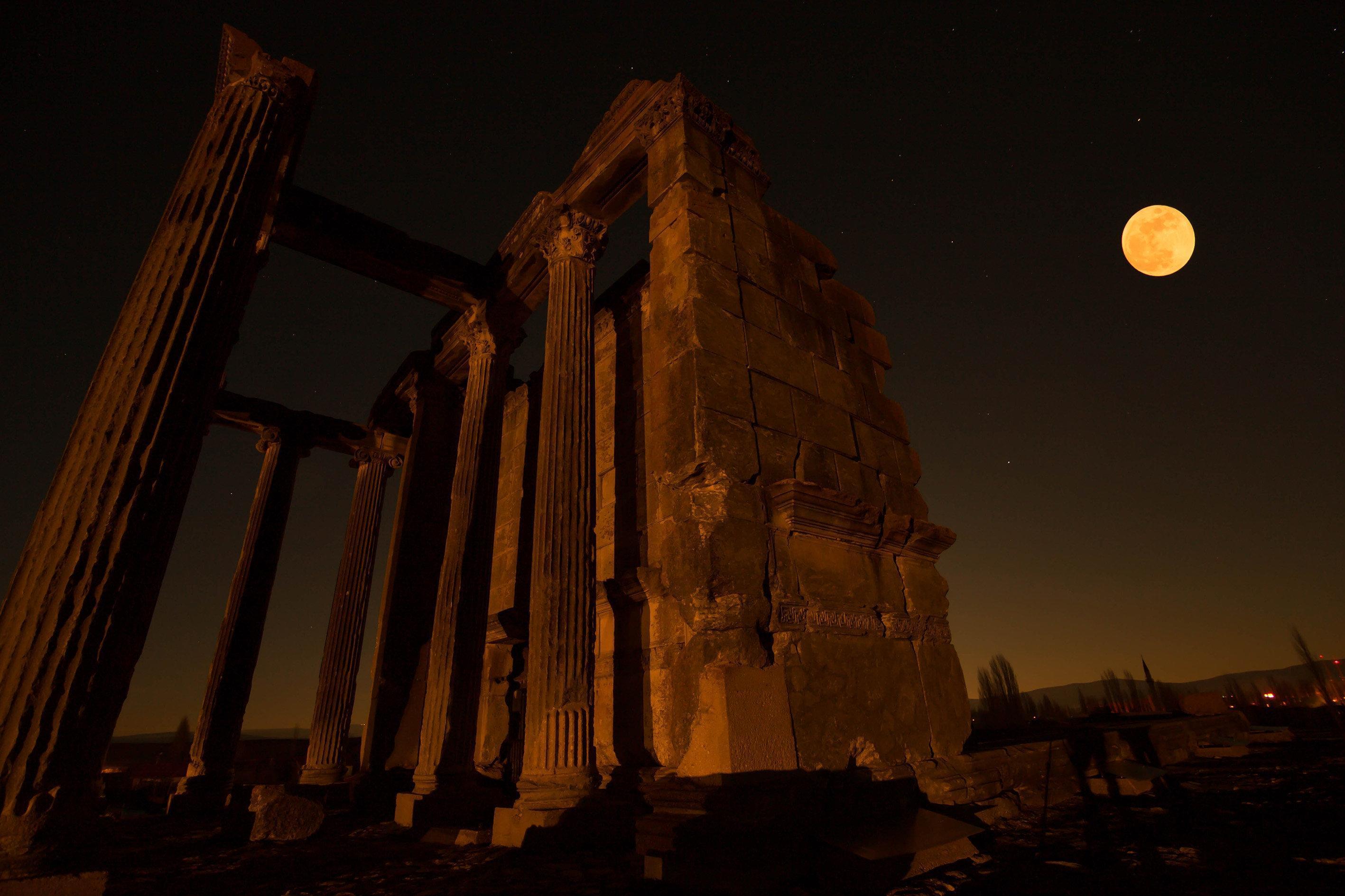 Zeus Tapınağı’nda Süper Kanlı Mavi Ay tutulması