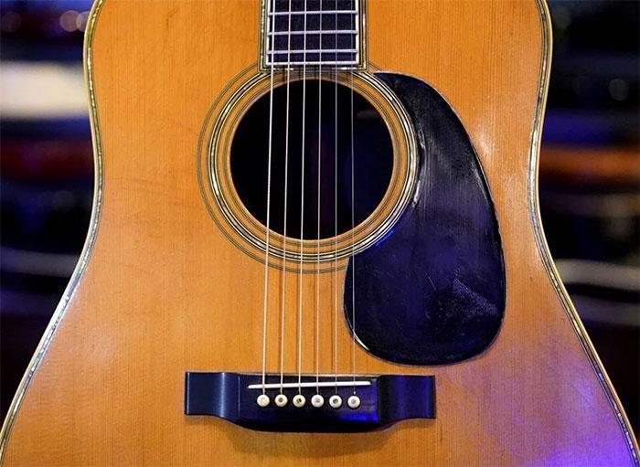 Claptonın efsane gitarı alıcı buldu Tam 7 milyon TL...