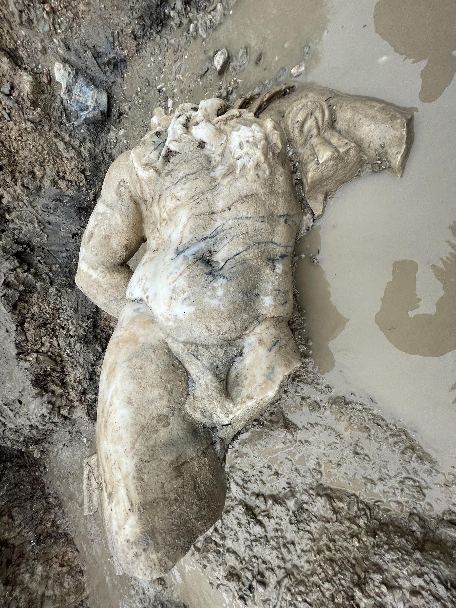 Aizanoi Antik Kentinde Herkülün mermer heykeli bulundu