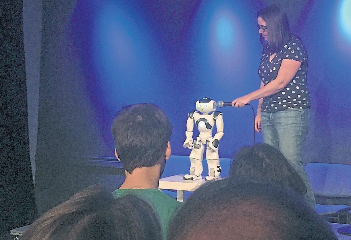 Robot komedyenin stand-Upına gider misiniz