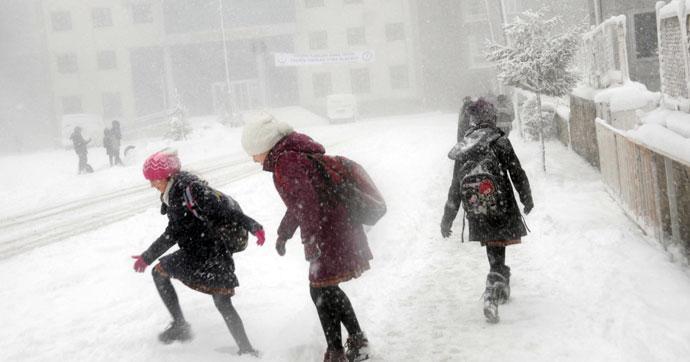 Kar alarmı Okullara kar tatili verildi İstanbul, Ankara ve diğer iller dikkat Hava durumu...