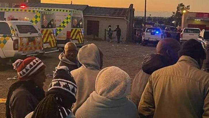 Güney Afrika'da gece kulübünde 17 kişinin cansız bedeni bulundu - Dünya'dan  Gelişmeler