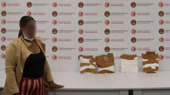 İstanbul Havalimanında 3 operasyon birden Kilolarca kokain ele geçirildi