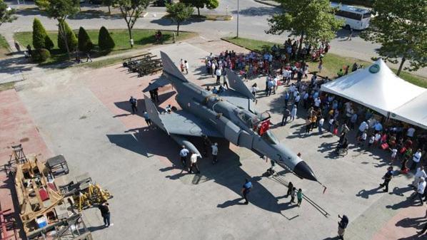 Şehit Özer anısına F4 savaş uçağı Bilim Merkezi’ne yerleştirildi