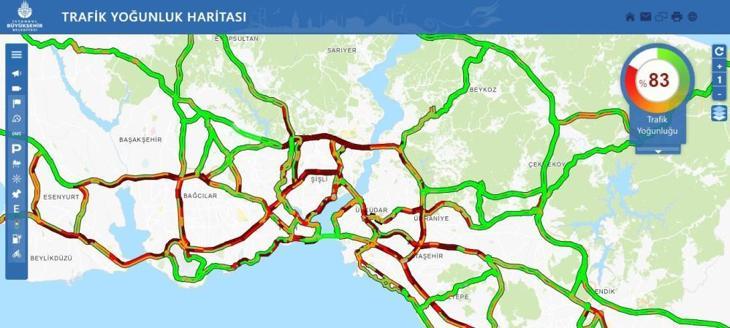 İstanbulda beklenen yağış başladı Trafik kilit
