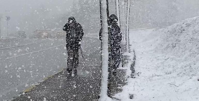 İstanbula son dakika kar uyarısı Saat verildi, Vali yasak ve uyarıları peş peşe sıraladı