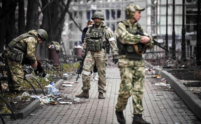 Zelenskiy: Rus birlikleri ülkenin doğusunda taarruza hazırlanıyor