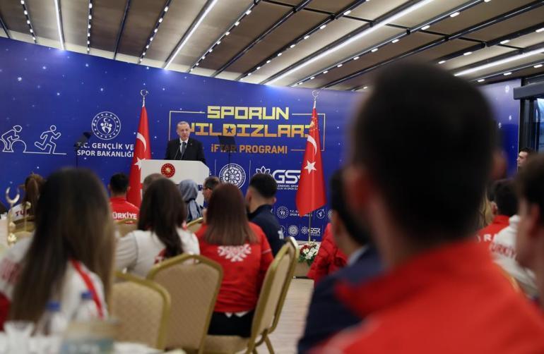 Cumhurbaşkanı Erdoğan sporcularla bir araya geldi: Başarılara imza atacağız