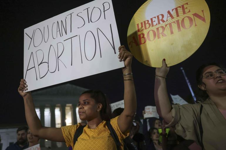 ABD Anayasa Mahkemesinin kürtaj kararı binlerce kişiyi sokağa döktü