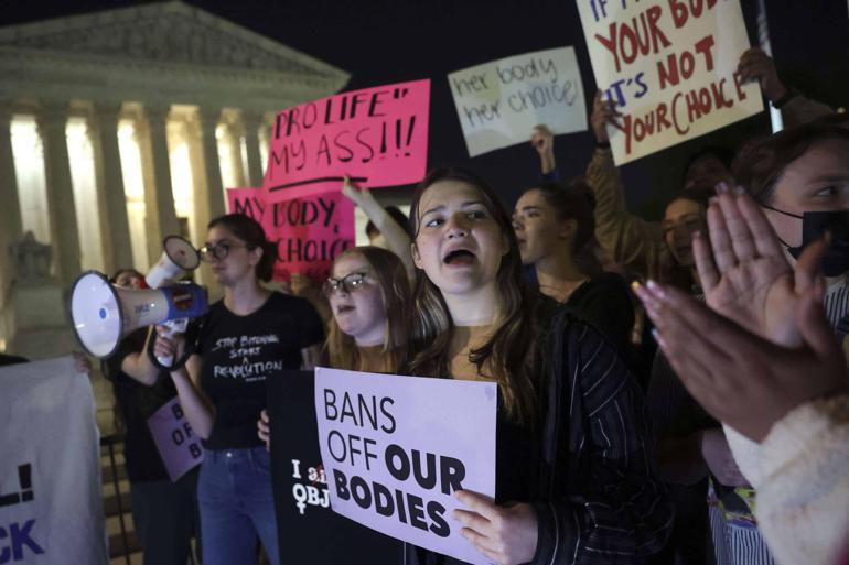 ABD Anayasa Mahkemesinin kürtaj kararı binlerce kişiyi sokağa döktü