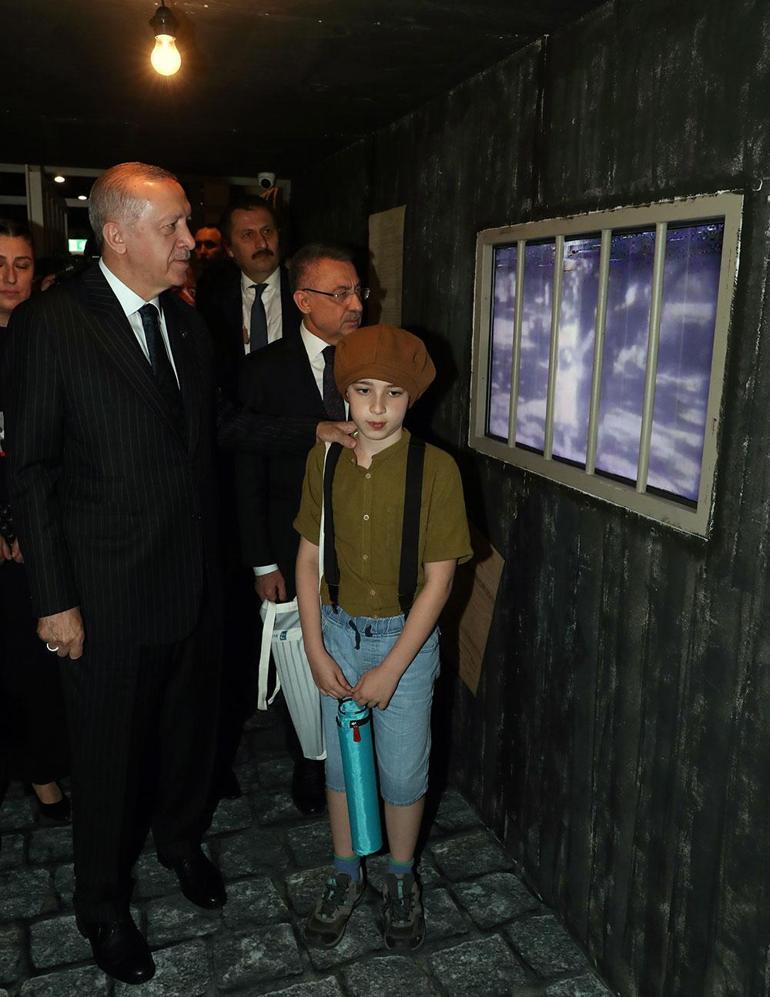 Cumhurbaşkanı Erdoğan: Kalabalıklar içinde tek kalsak da mücadele vereceğiz