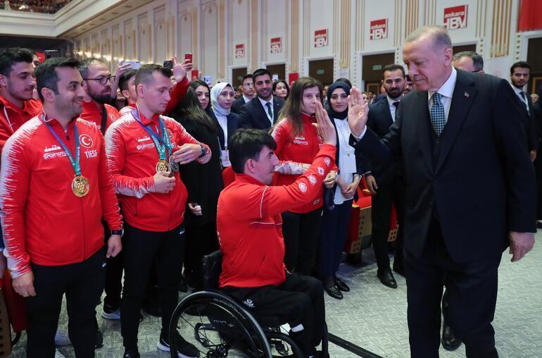 Cumhurbaşkanı Erdoğan: Gençlerimiz üretmede ve başarmada sınır tanımıyor