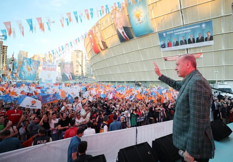 Cumhurbaşkanı Erdoğan gençlere seslendi: Biz bu millete aşığız