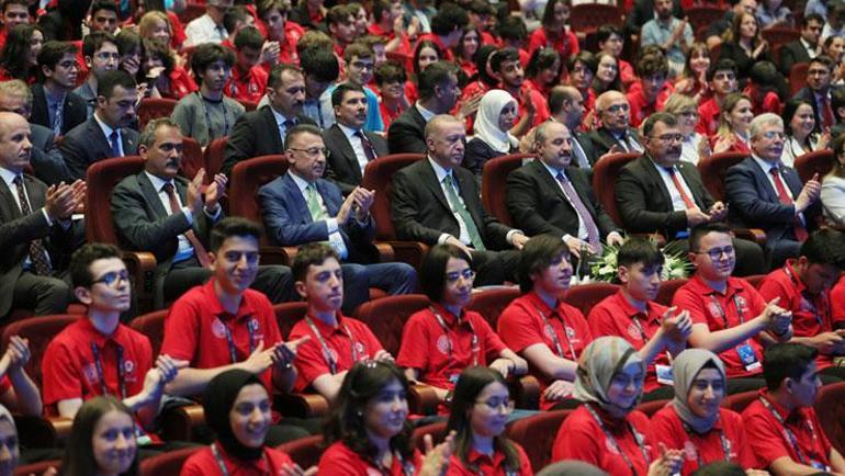 Son dakika: Cumhurbaşkanı Erdoğandan öğrencilere müjde: Yardımcı kaynakları da ücretsiz ulaştıracağız