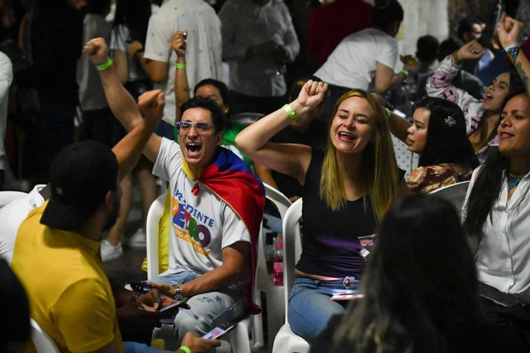 Kolombiyada cumhurbaşkanlığı seçimini Gustavo Petro kazandı