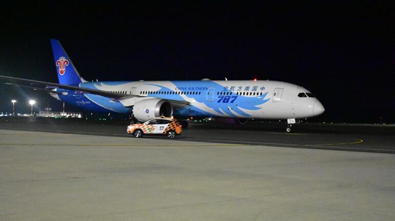 Wuhandan İstanbula iki buçuk yıl sonra ilk yolcu uçağı indi