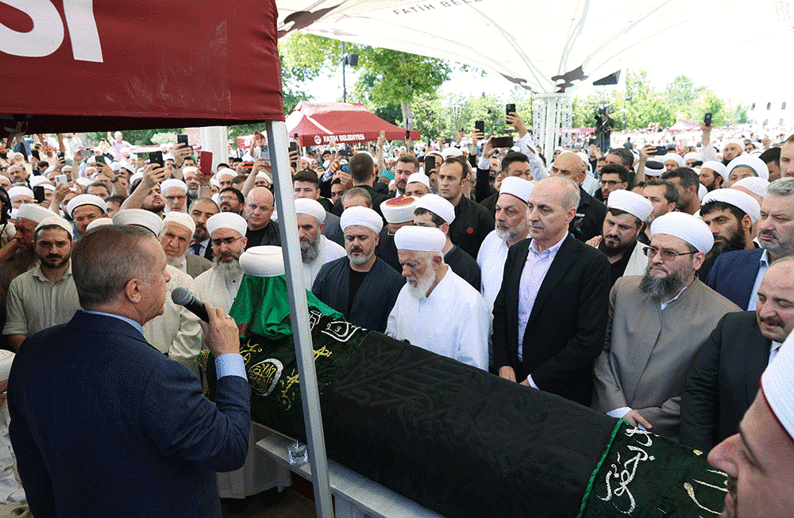 İsmailağa Cemaati lideri Mahmut Ustaosmanoğlu son yolculuğuna uğurlandı