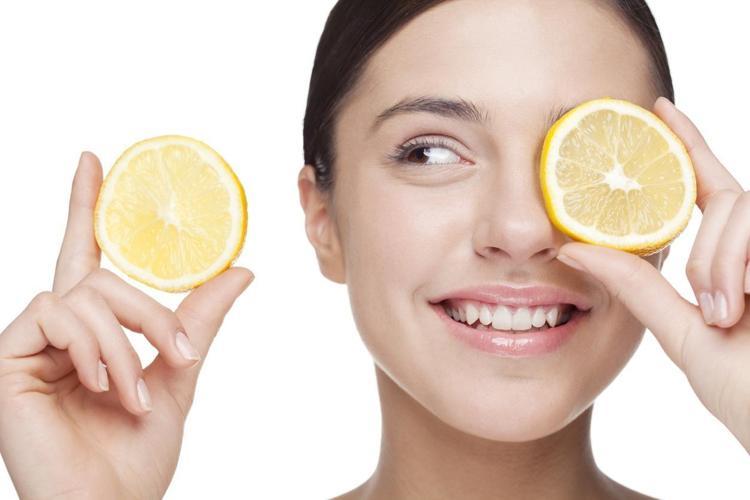 Yüzünüze limon suyu sürün, cildinizdeki değişimi görün - Cilt Bakımı
